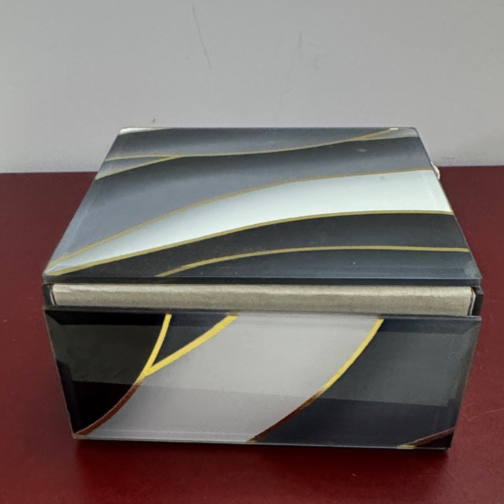 Elegant Black and Gold Decorative Box 5x 5 - Picture 7 of 9